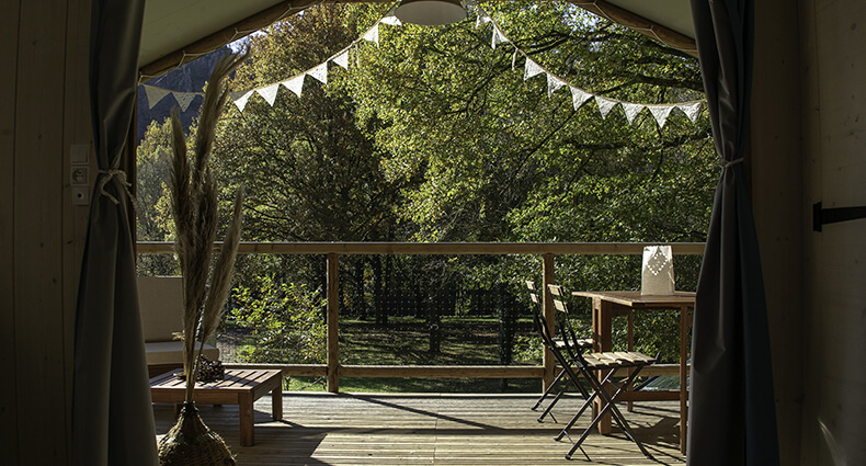 Location de chalet terrasse avec vue sur la nature