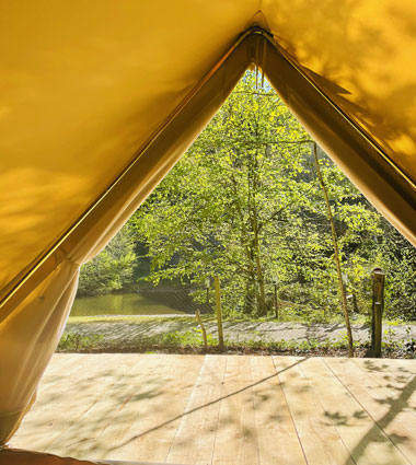 Außenansicht das Glamping-Zelt im Tarn