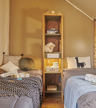 Chalet rental room with mezzanine bed