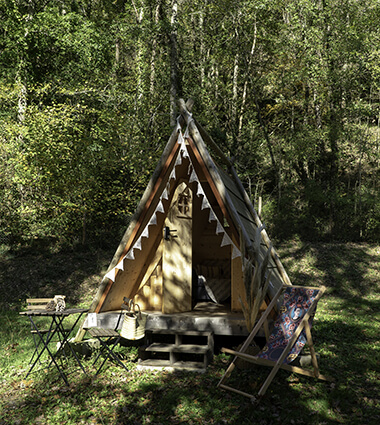 Vue extérieure du Tipi en location dans le Tarn